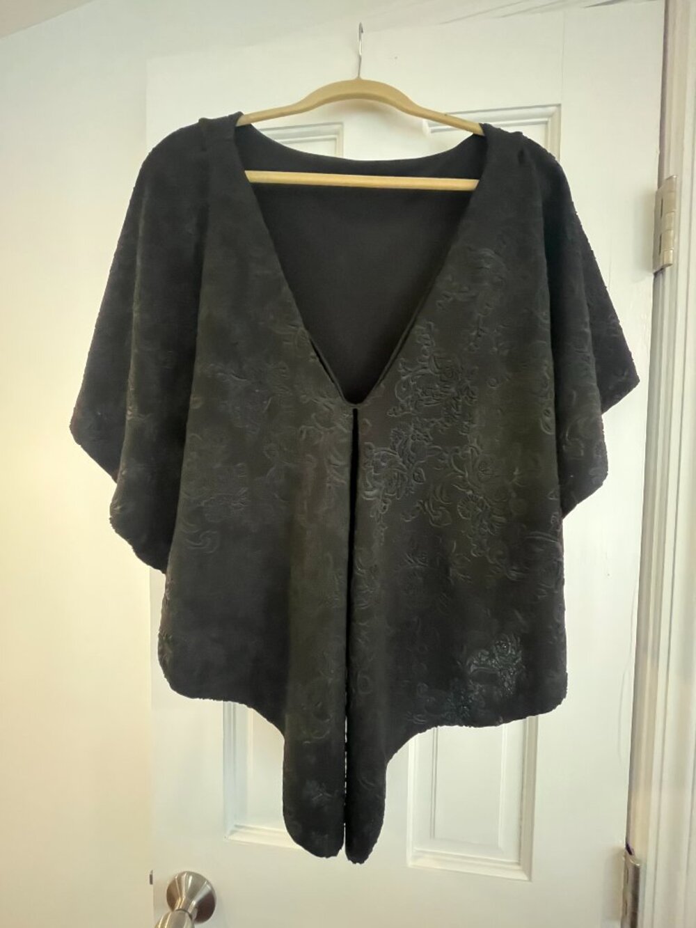 Nilsa Ramírez Collection Black Floral Jacquard Flutter Sleeve Top - Small